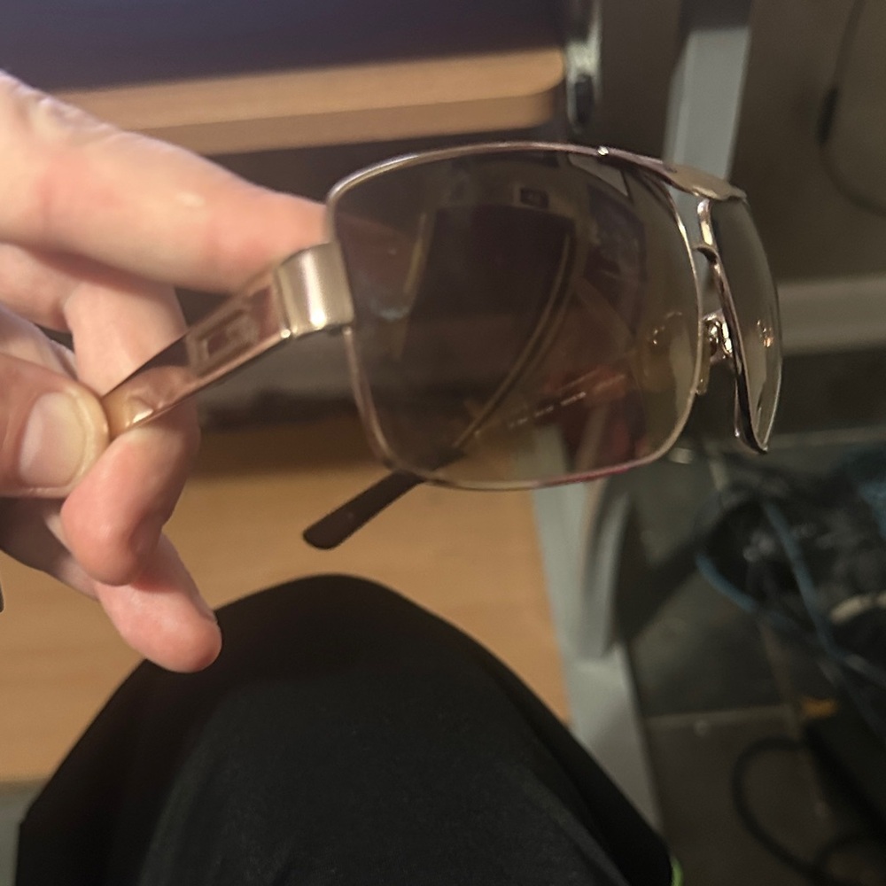 Stylish Rose Gold and Brown Guess Men’s Sunglasses